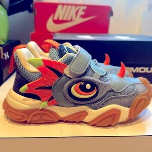 Brand new boy’s sneaker non slippery.  Good for school